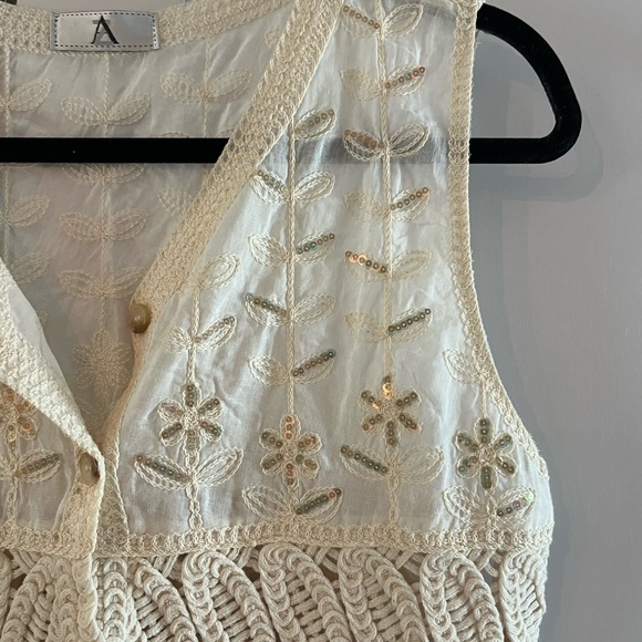 NWOT!  Sleeveless Vest - Picture 5 of 6